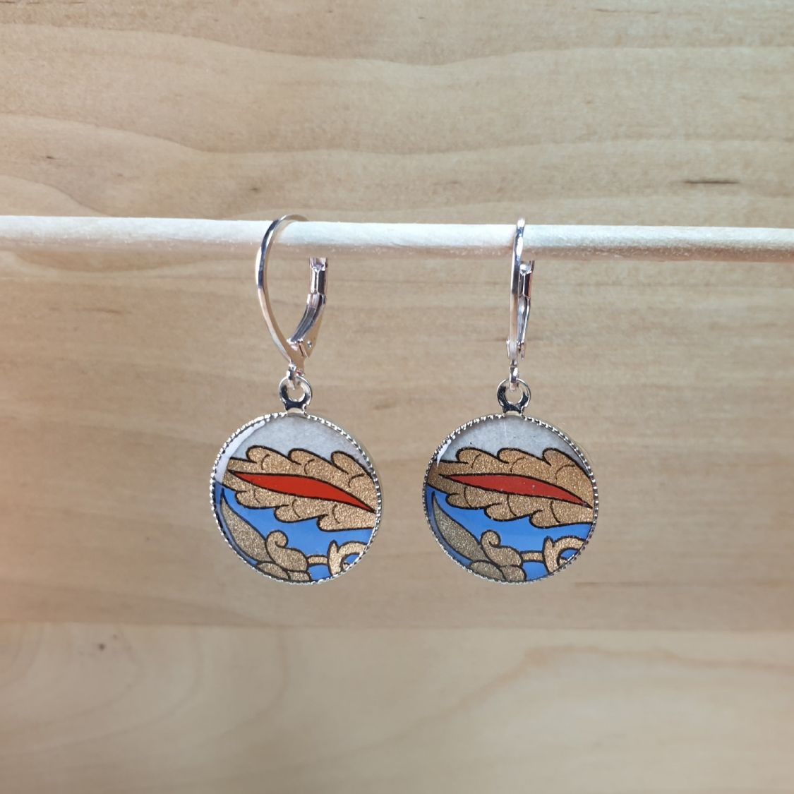 Boucles d'oreille pendantes enluminées bleu/doré/rouge