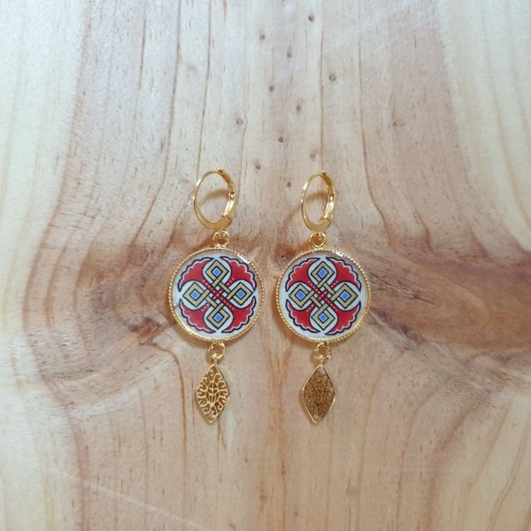 Boucles d'oreille pendantes enluminées Palmettes rouges ou bleues et Entrelacs or