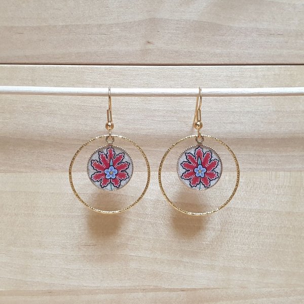 Boucles d'oreille pendantes enluminées fleur orientale rouge