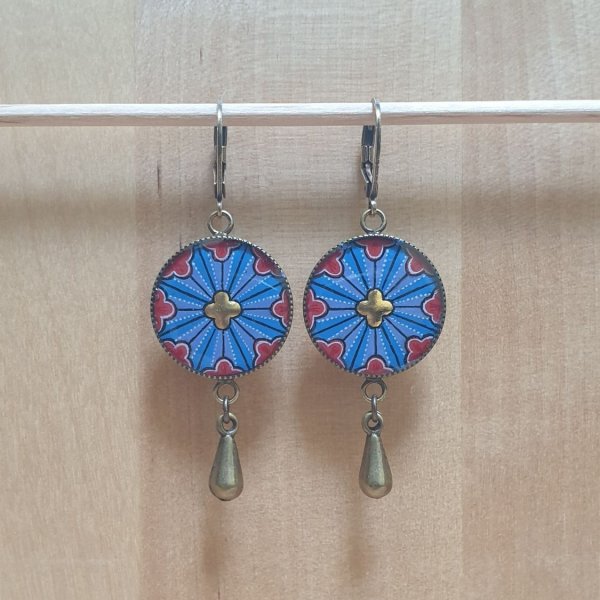 Boucles d'oreille pendantes enluminées rosace gothique