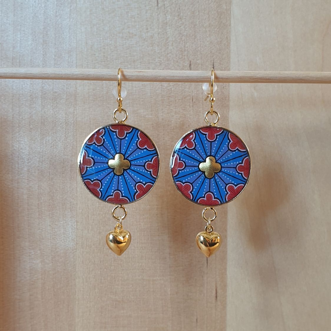 Boucles d'oreille pendantes enluminées rosace gothique