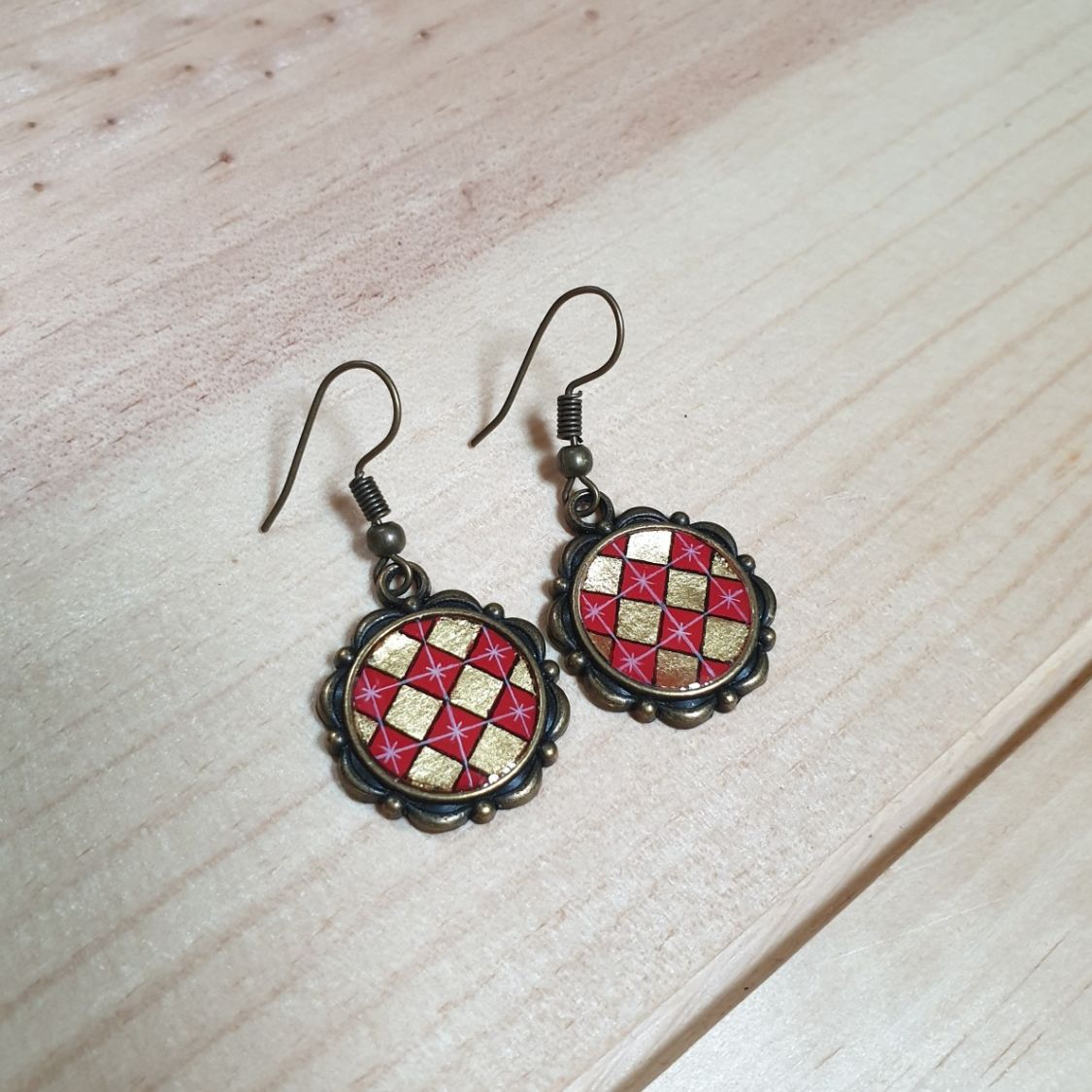 Boucles d'oreille pendantes enluminées or/rouges