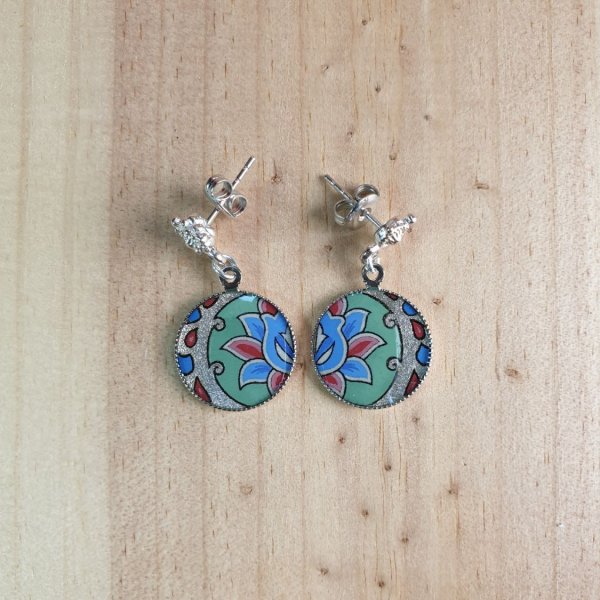 Boucles d'oreille enluminées fleur et arabesque vert/argenté/bleu/rosé