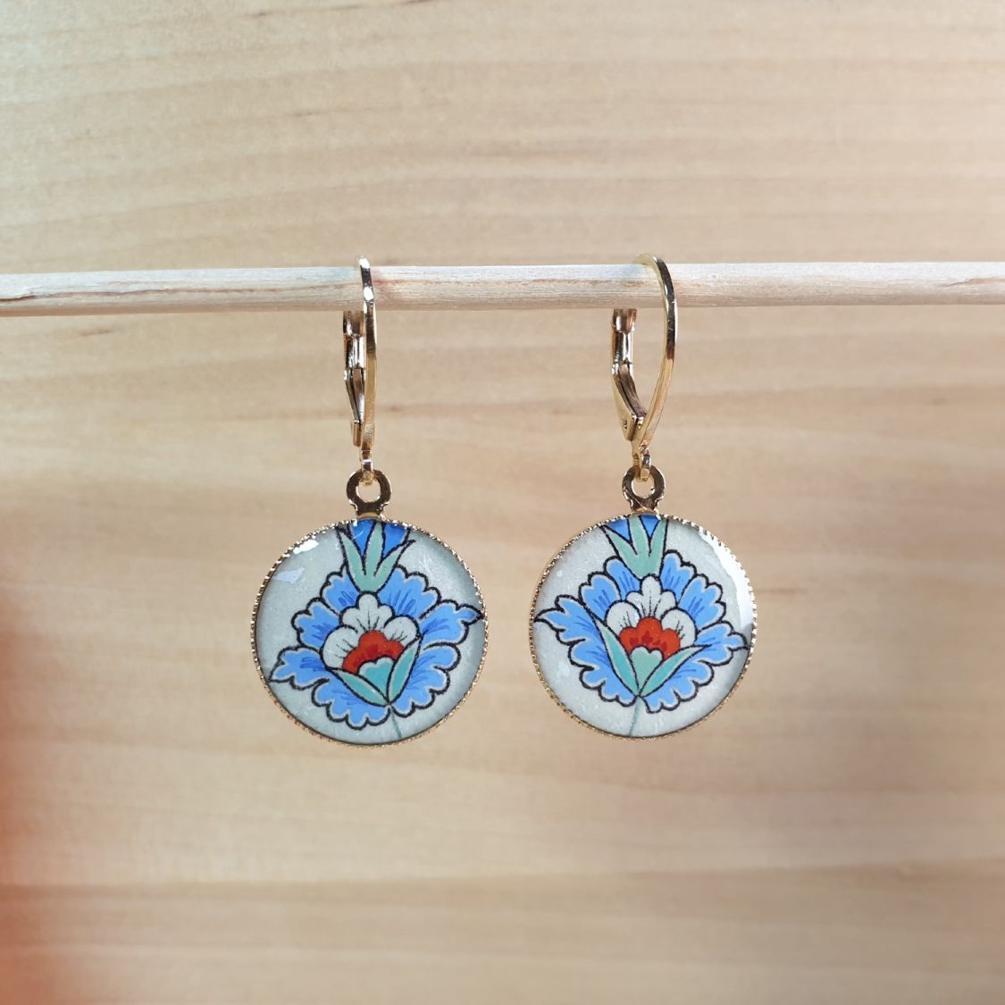 Boucles d'oreille fleur orientale bleue