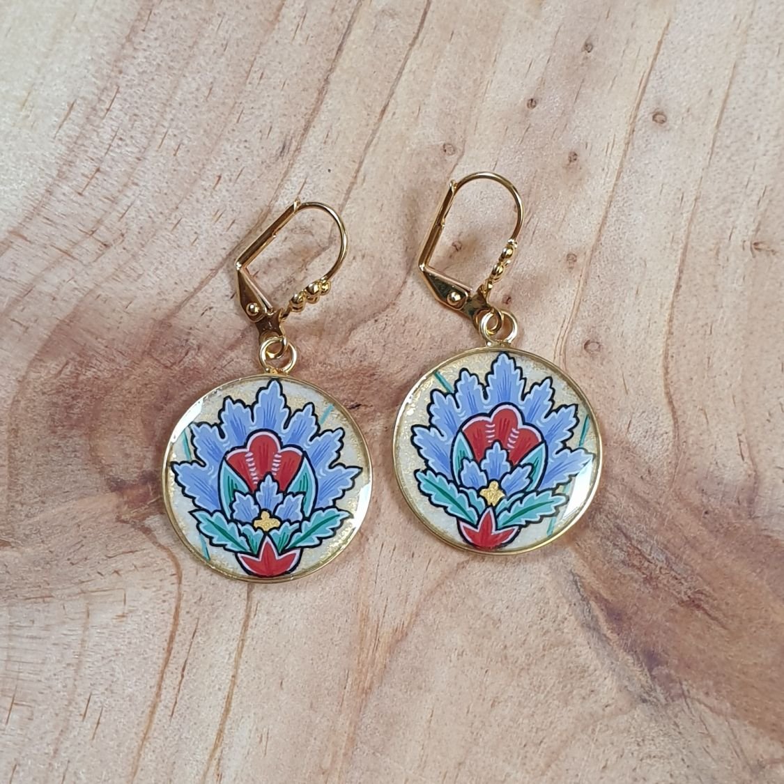 Boucles d'oreille pendantes fleur orientale bleue