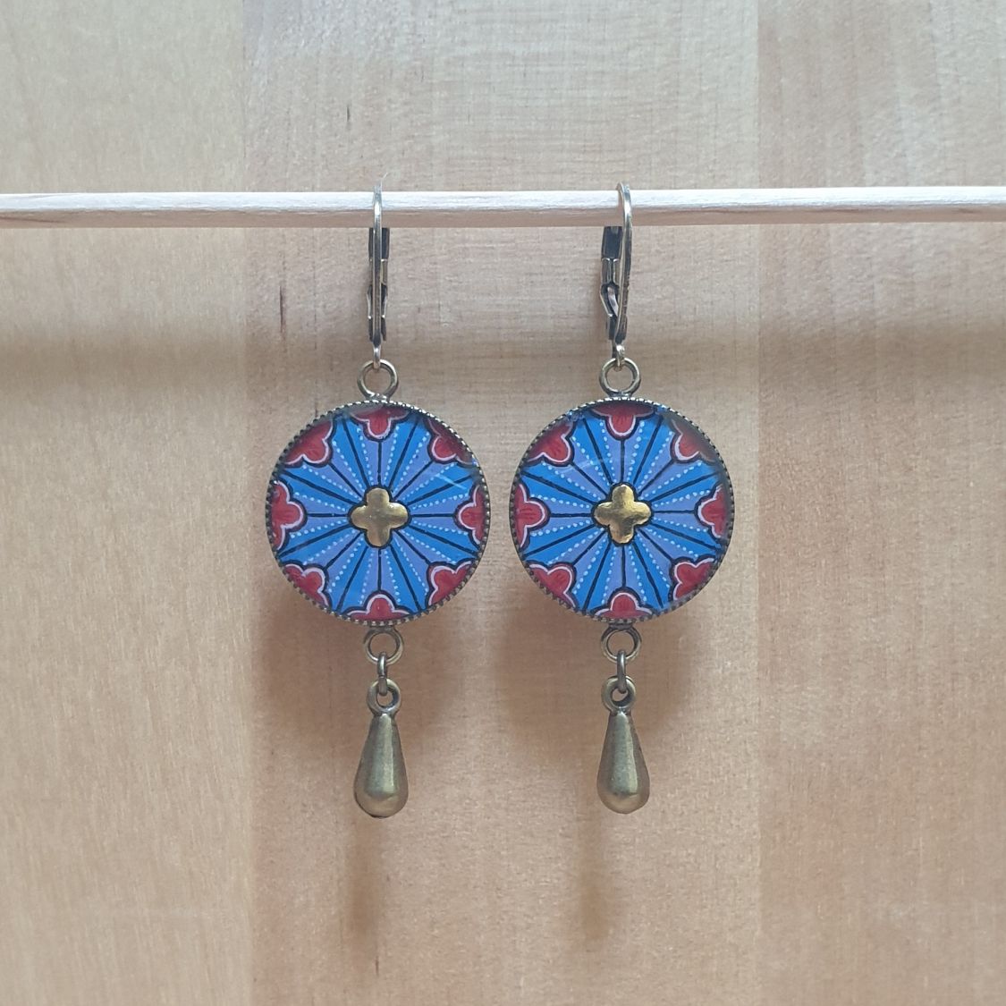 Boucles d'oreille pendantes rosace gothique