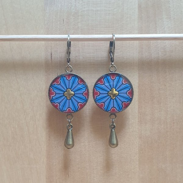Boucles d'oreille pendantes enluminées rosace gothique