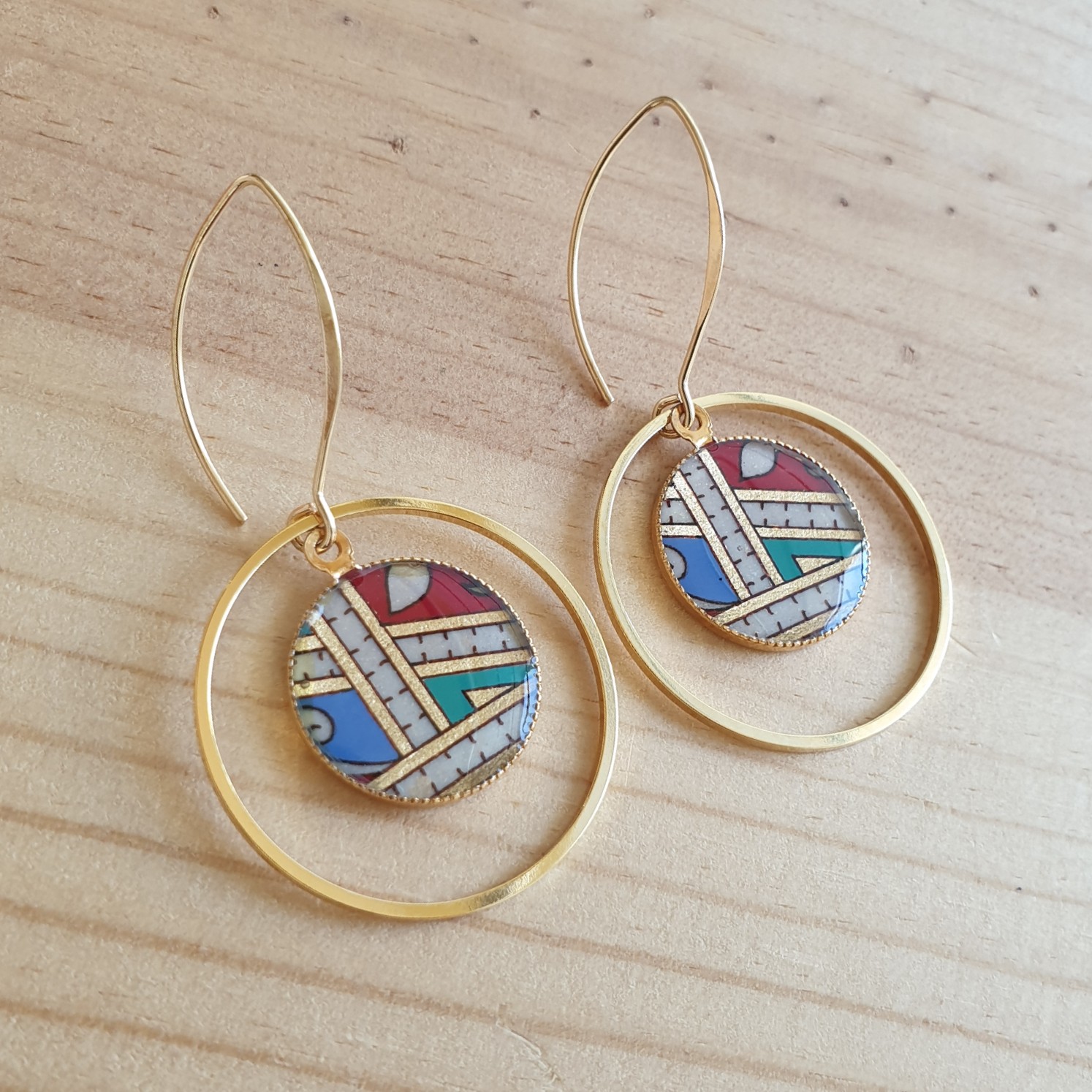 Boucles d'oreille pendantes enluminées doré/rouge/bleu/vert