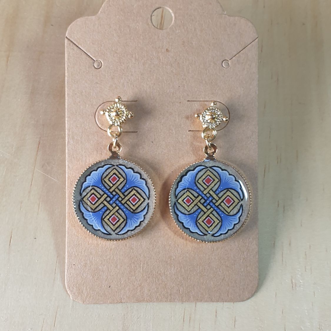 Boucles d'oreille enluminées Palmettes rouges ou bleues et Entrelacs or
