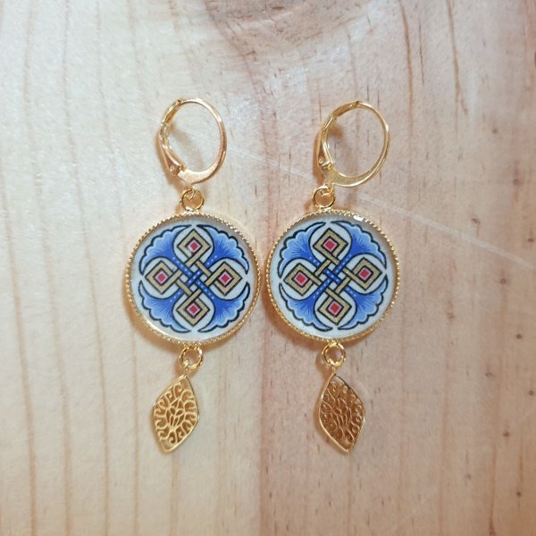 Boucles d'oreille pendantes enluminées Palmettes rouges ou bleues et Entrelacs or