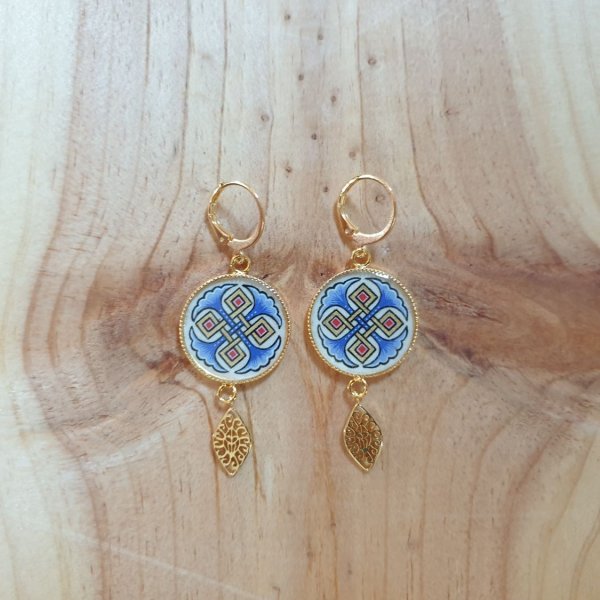 Boucles d'oreille pendantes enluminées Palmettes rouges ou bleues et Entrelacs or