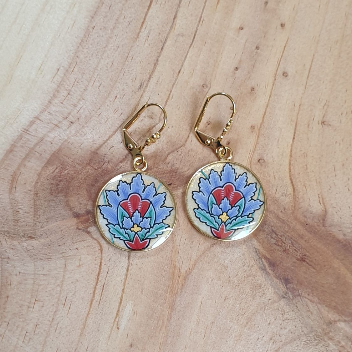 Boucles d'oreille pendantes fleur orientale bleue