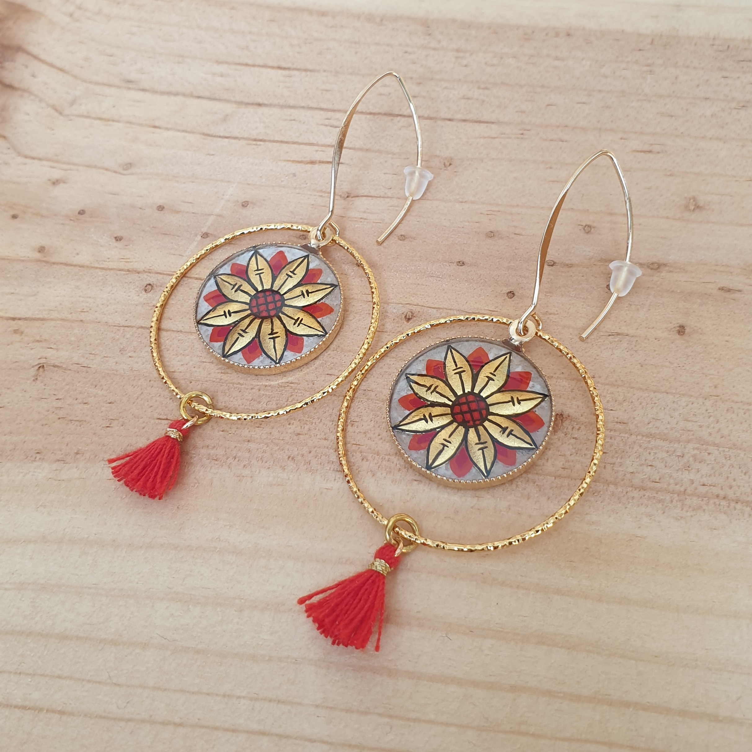 Boucles d'oreille pendantes fleur or/rouge