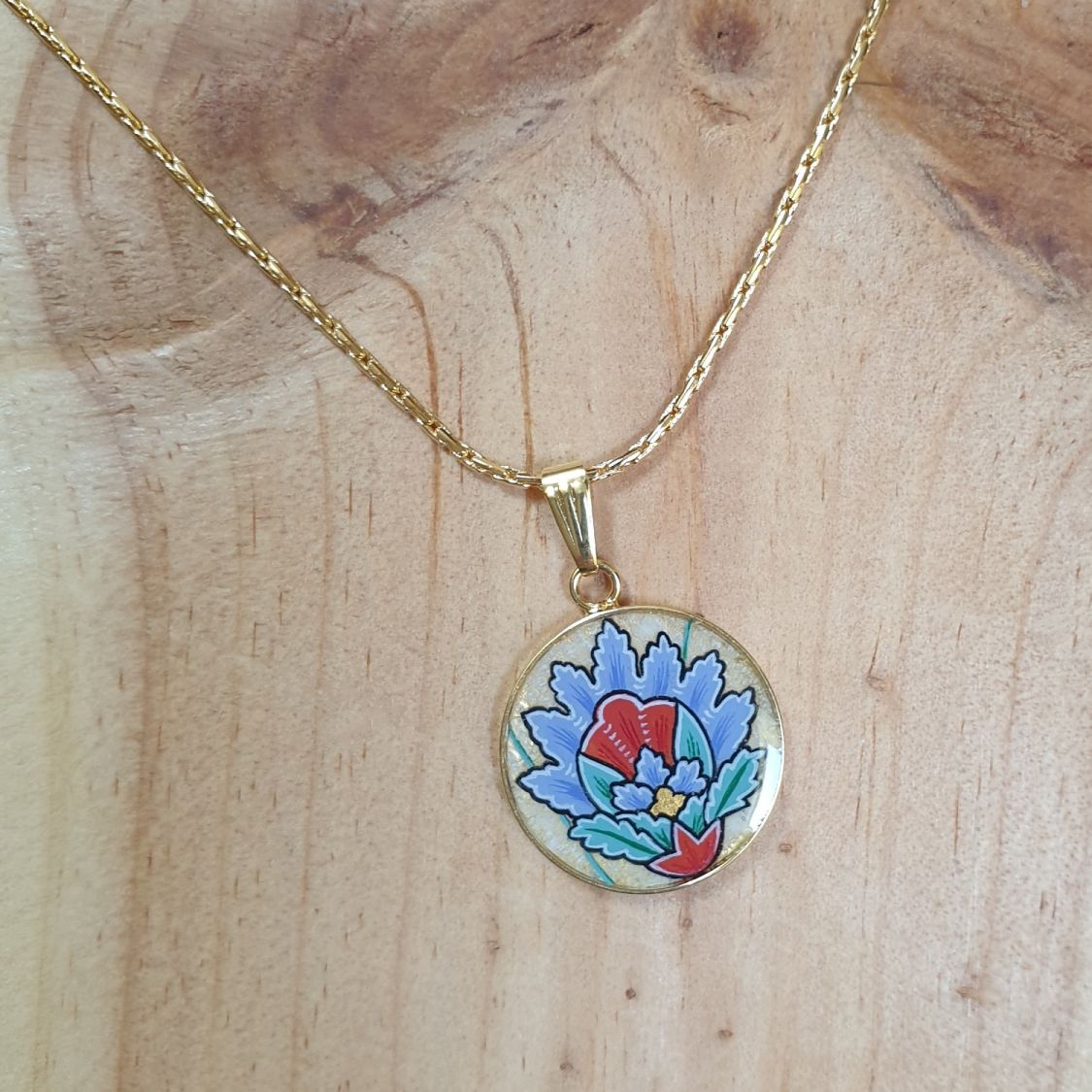 Collier pendentif enluminé fleur orientale bleue