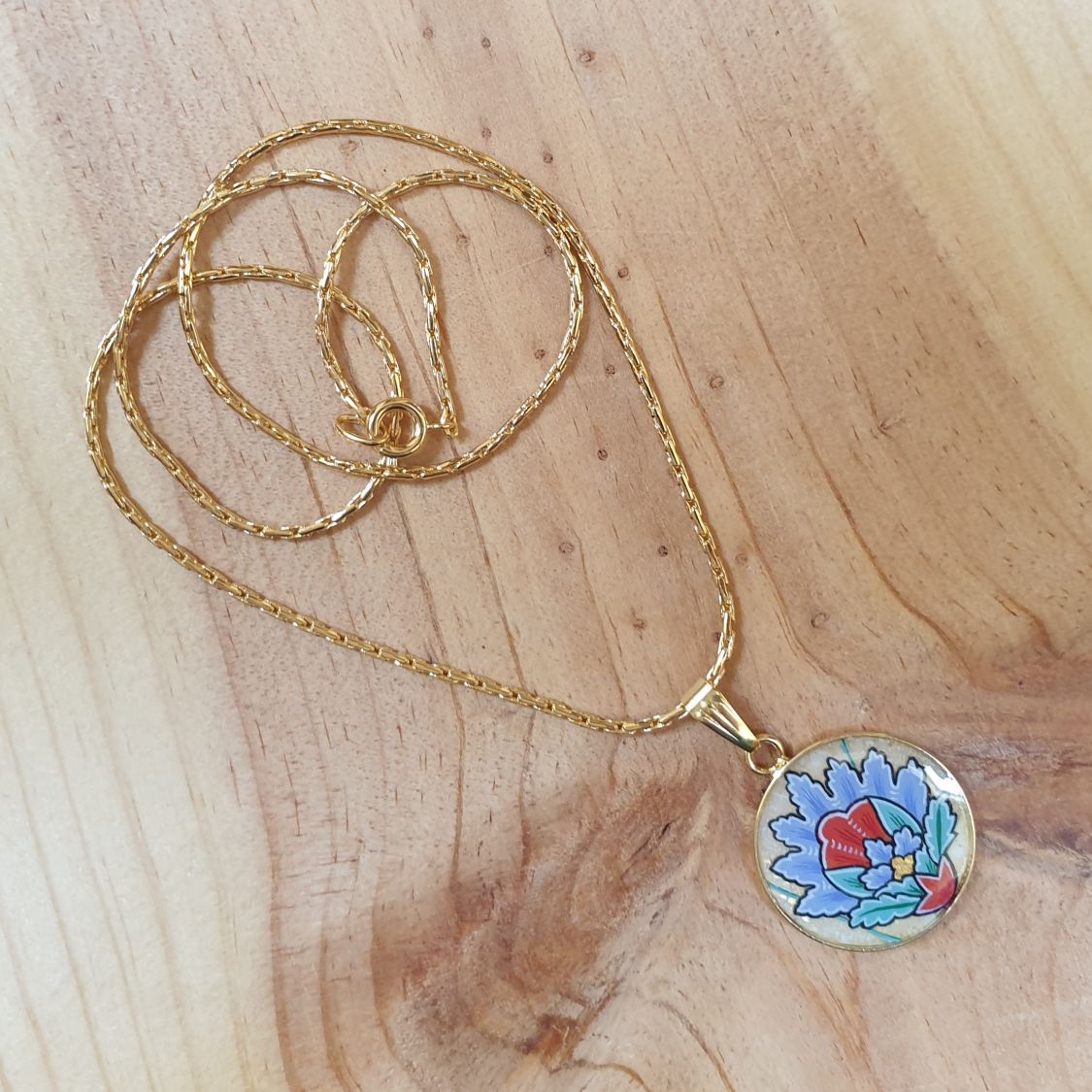 Collier pendentif enluminé fleur orientale bleue