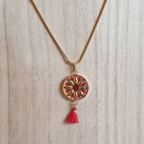 Collier pendentif fleur or/bleue ou or/rouge sur cha&icirc;ne dor&eacute;e