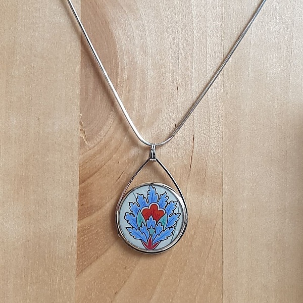 Collier pendentif fleur orientale bleue