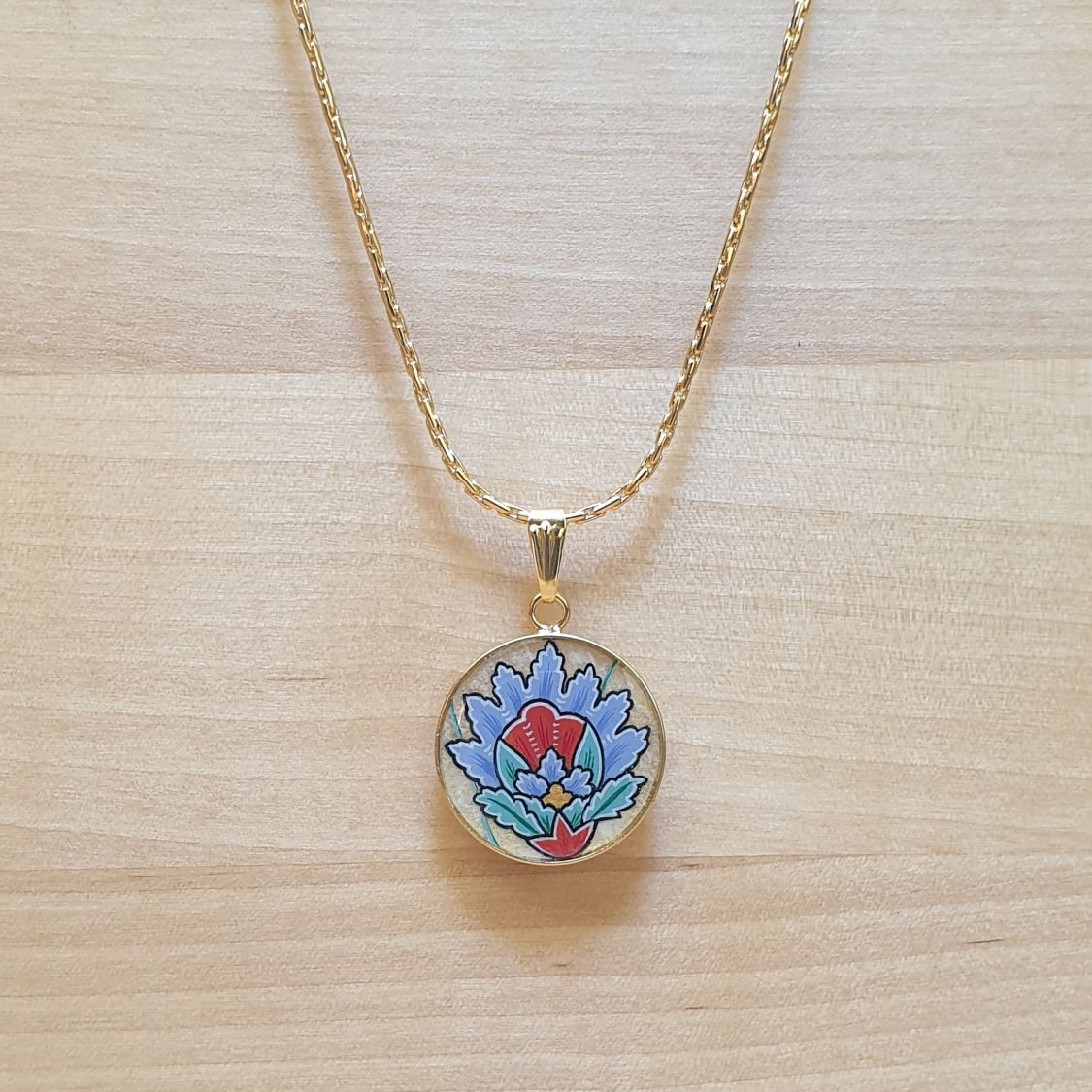 Collier pendentif fleur orientale bleue