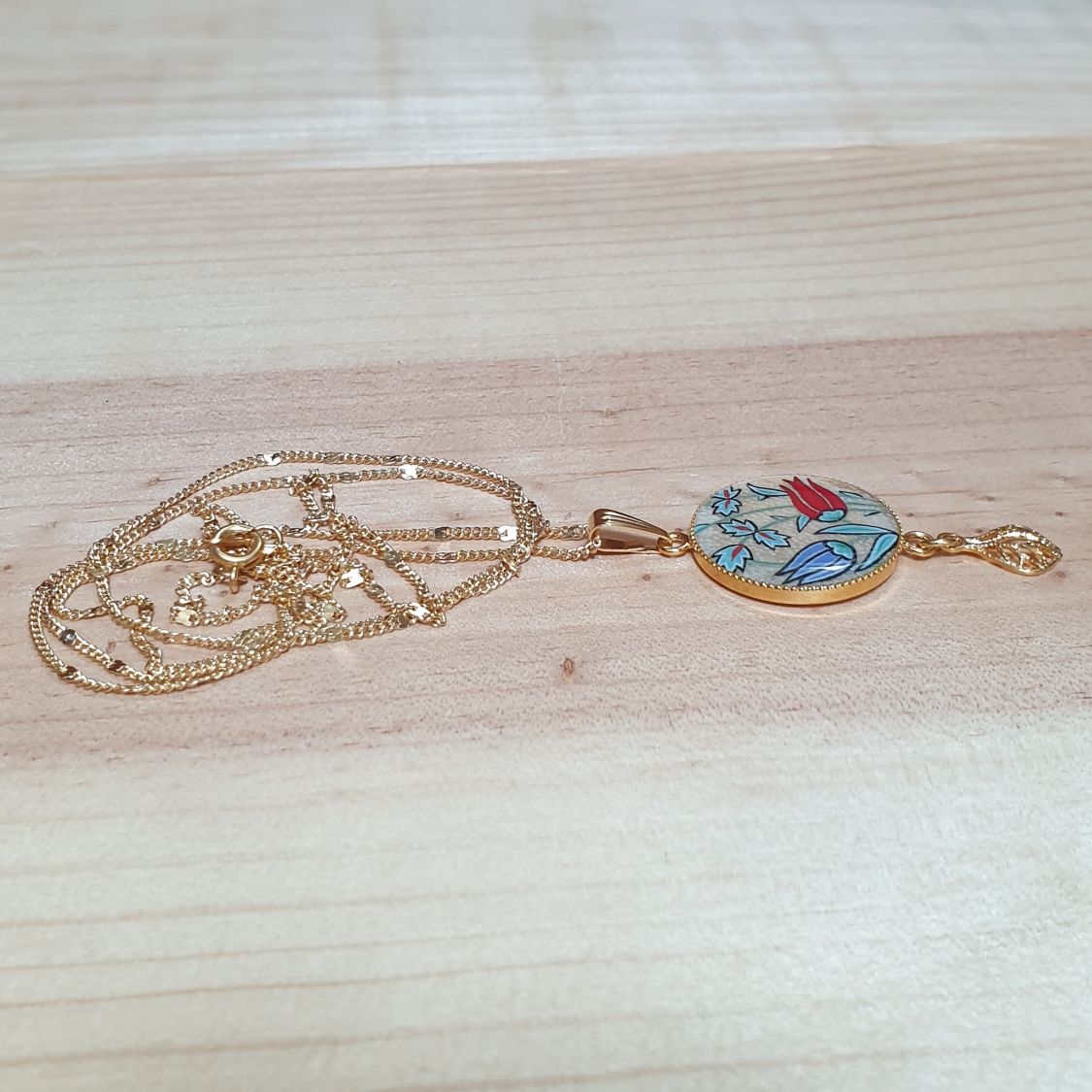 Collier sautoir pendentif enluminé fleurs orientales