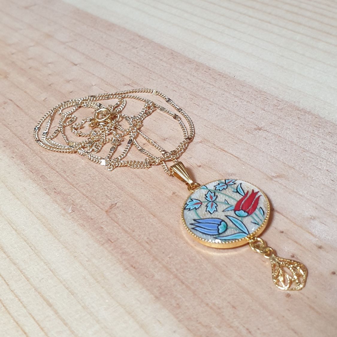 Collier sautoir pendentif enluminé fleurs orientales