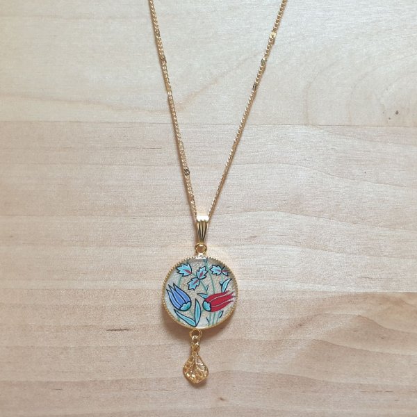 Collier sautoir pendentif enluminé fleurs orientales