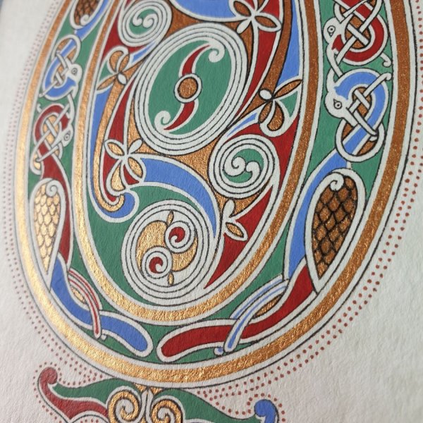 Lettre O enlumin&eacute;e style insulaire