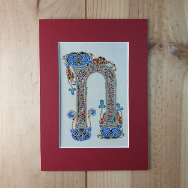 Lettre N enlumin&eacute;e style insulaire