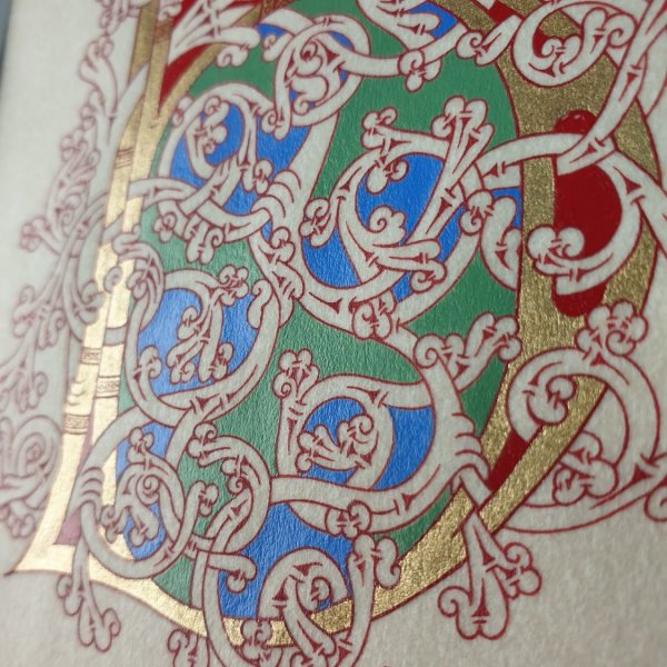 Lettre B enlumin&eacute;e style roman