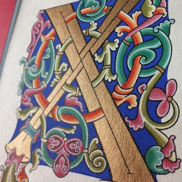 Lettre X enlumin&eacute;e de style roman