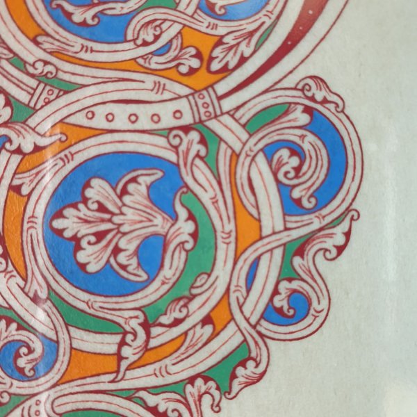 Lettre P enlumin&eacute;e style roman