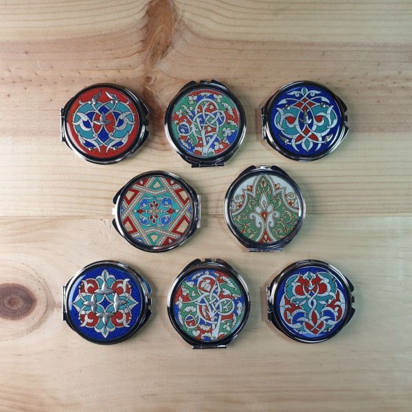 Miroir de sac enlumin&eacute; Arabesques