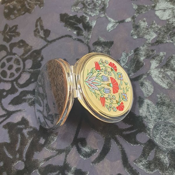 Miroir de sac enluminé fleurs orientales sur parchemin