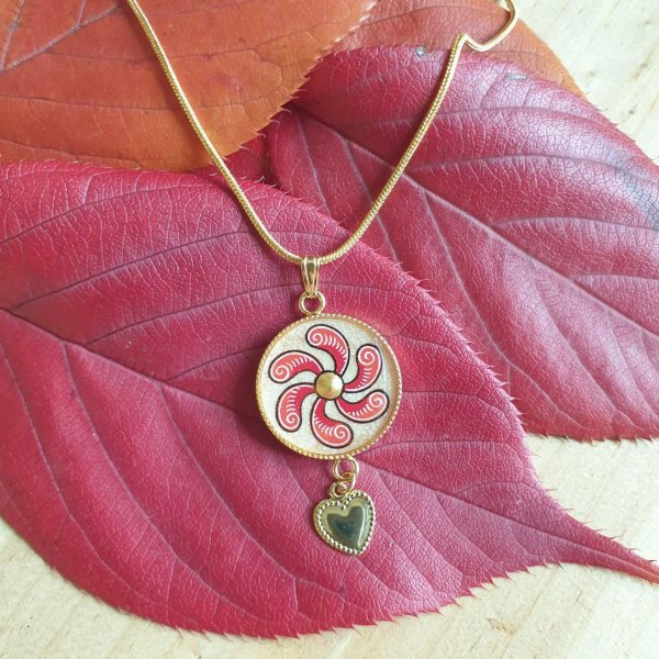 Parure enlumin&eacute;e virgules rouges et coeur dor&eacute;