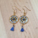 Boucles d'oreille pendantes enluminées fleur dorée/rouge