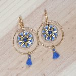 Boucles d'oreille pendantes enluminure fleur or/bleue