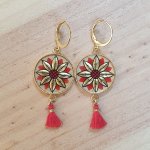 Boucles d'oreille pendantes enluminure fleur or/rouge