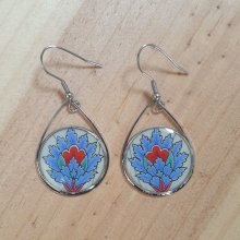Boucles d'oreille pendantes enluminées fleur orientale bleue