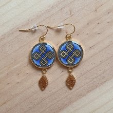 Boucles d'oreille pendantes entrelacs or et palmettes bleues ou rouges