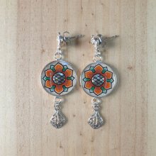 Boucles d'oreille pendantes enluminées printanières fleur orangé/or blanc