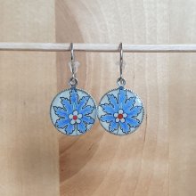 Boucles d'oreille pendantes enluminées fleur orientale bleue